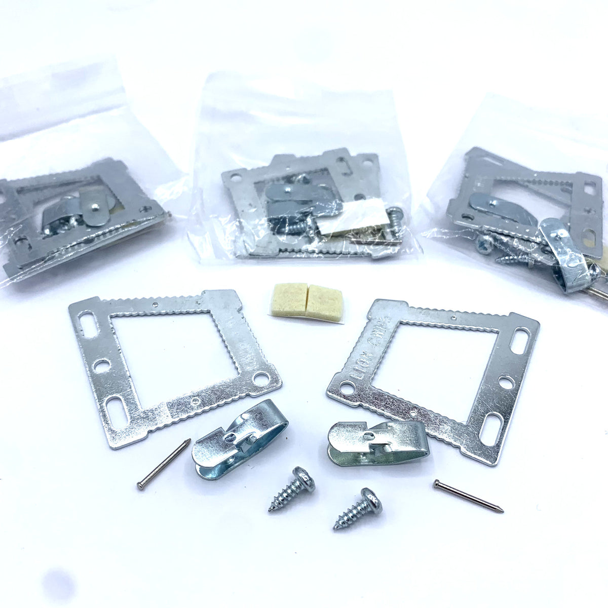 CWH5 Micro Sawtooth Frame Hangers with V-Nails – Pack of 4 – hanger components